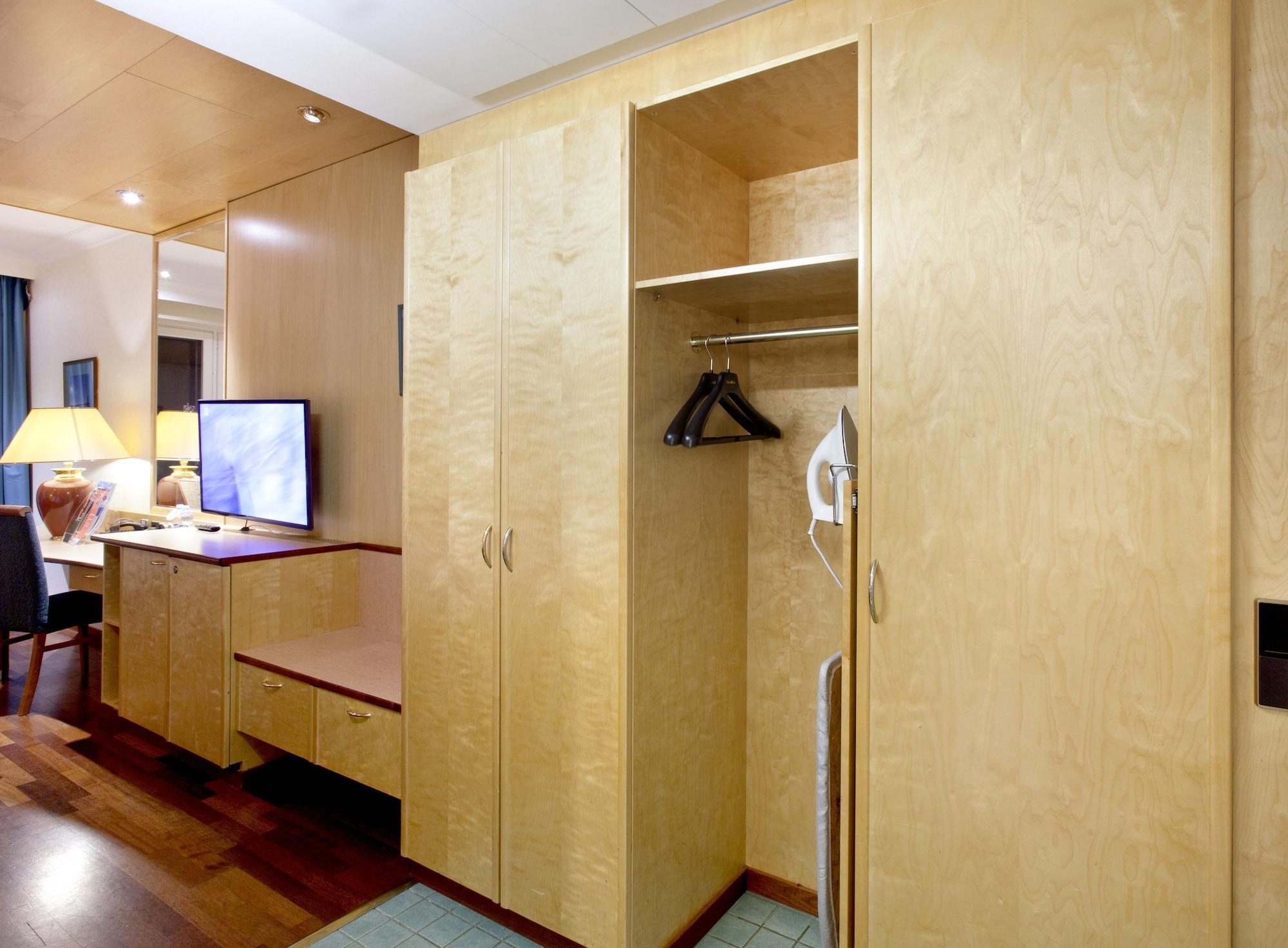 Club Tampereen Kehraeaemoe Hotel 4*